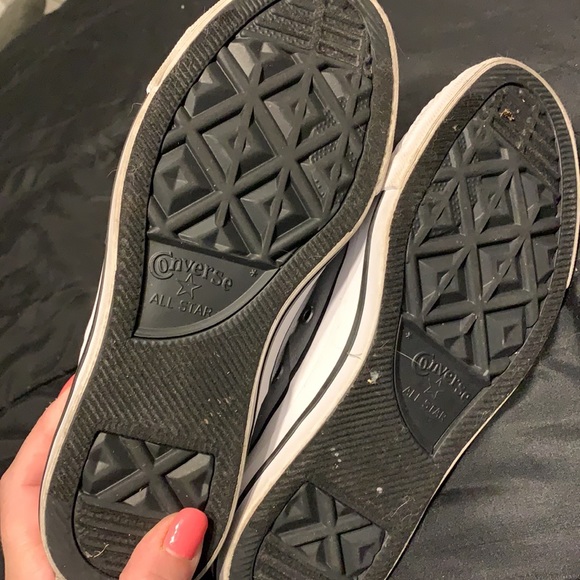 Women’s converse size 6 - Picture 4 of 5